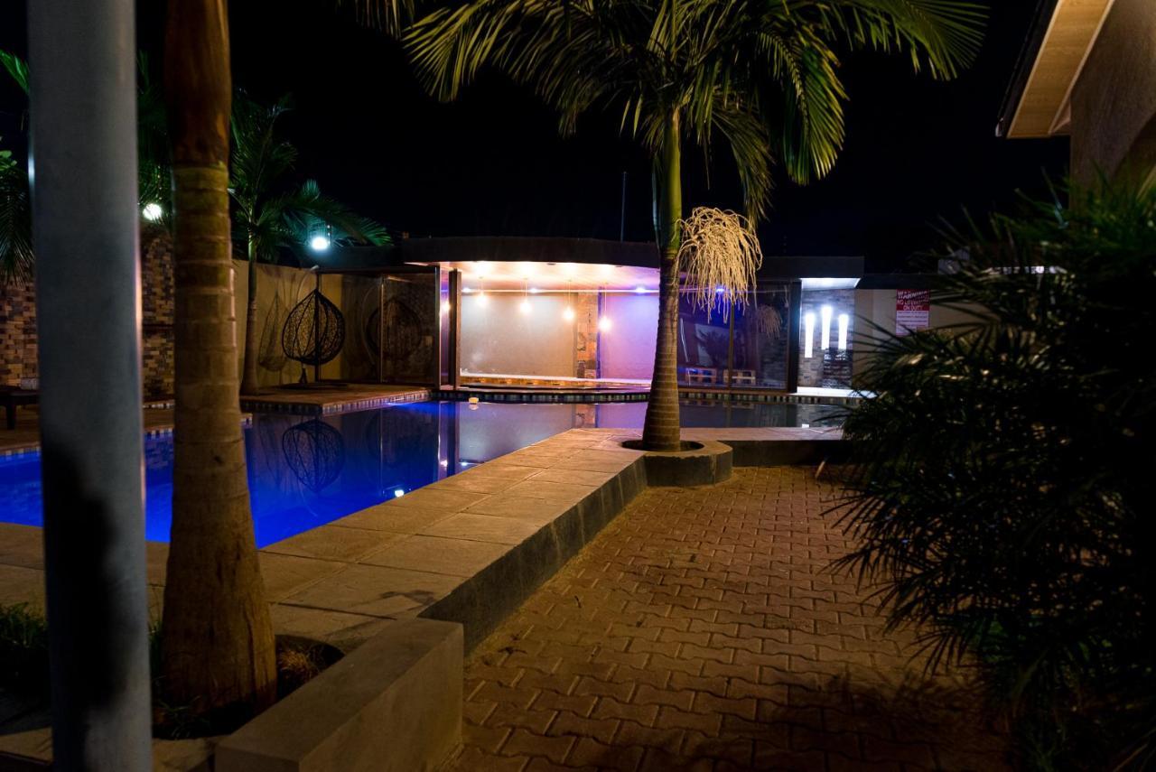Emc Fully Furnished &Serviced Villas 4 Bedroom With Solar Power , Private Pool, Starlink Wifi ,Aircons & Dstv لوساكا المظهر الخارجي الصورة