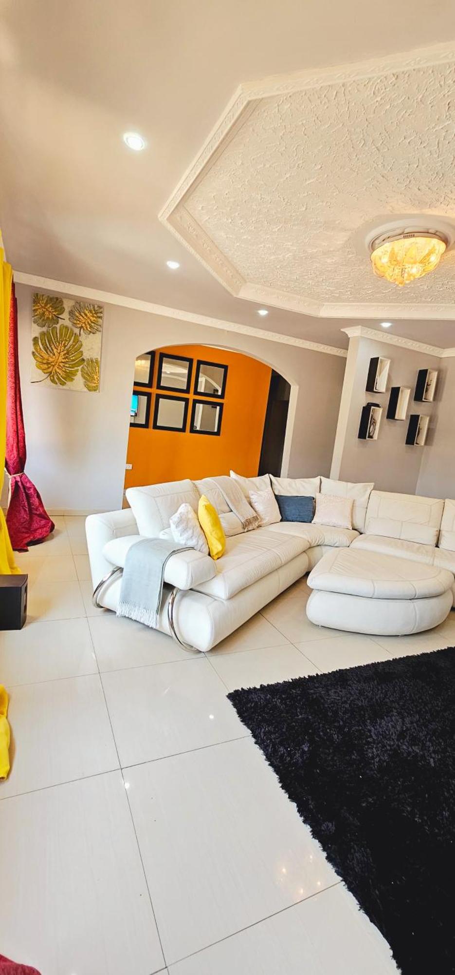 Emc Fully Furnished &Serviced Villas 4 Bedroom With Solar Power , Private Pool, Starlink Wifi ,Aircons & Dstv لوساكا المظهر الخارجي الصورة